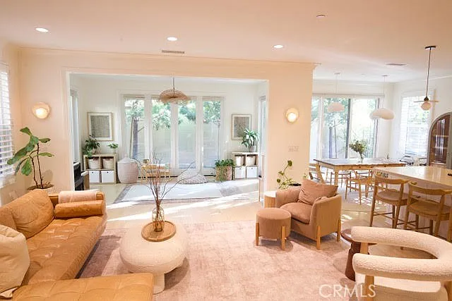 101 Waterleaf — Photo 2