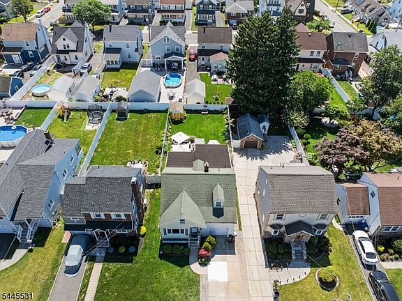 2nd image of 641 Palisade Rd