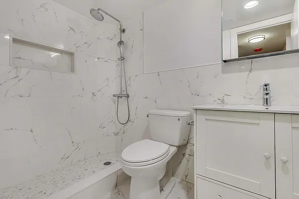 Rented by RES New York | media 52