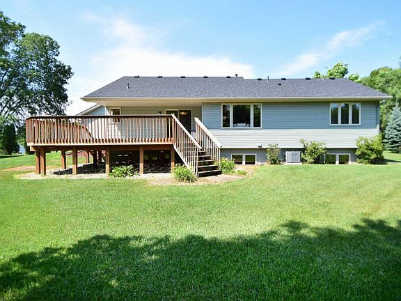 5th image of 922 214th Ln NE