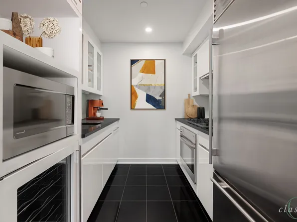 60 East 55th Street image 4 of 7