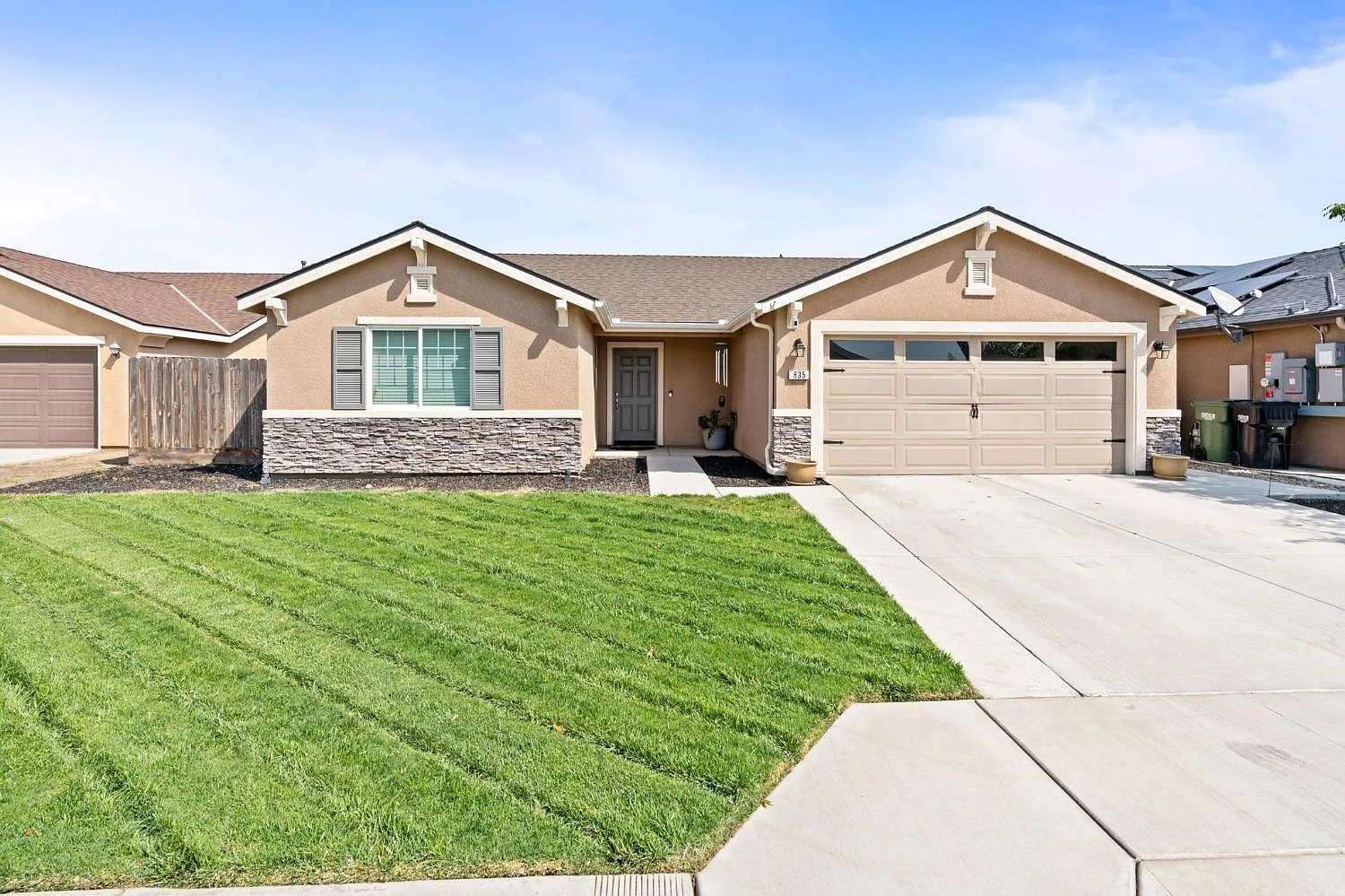 835 Sarah Ln photo 1