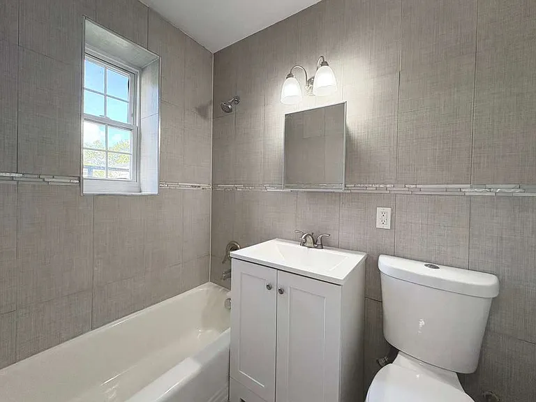 21-25 Willoughby St #B6 — Photo 8