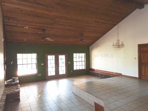 4th image of 2525 Greenwood Dr