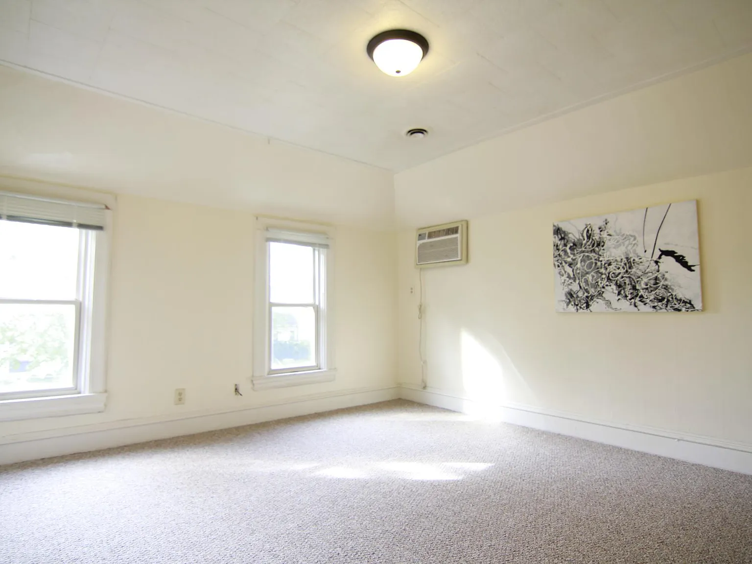 Studio, $925 — Photo 2