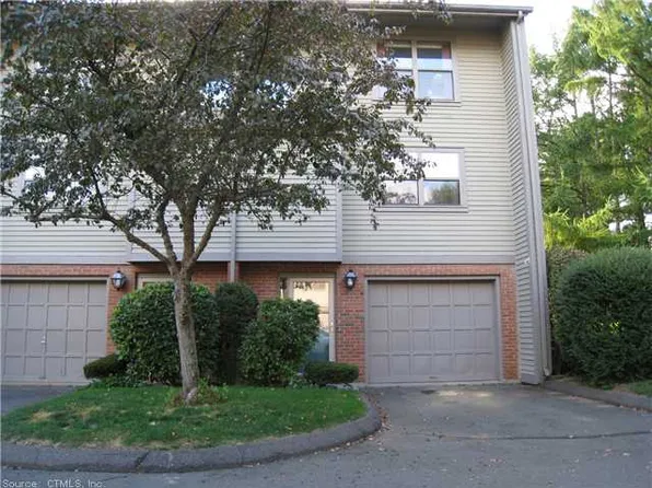 808 Metacomet Dr, Meriden, CT 06450