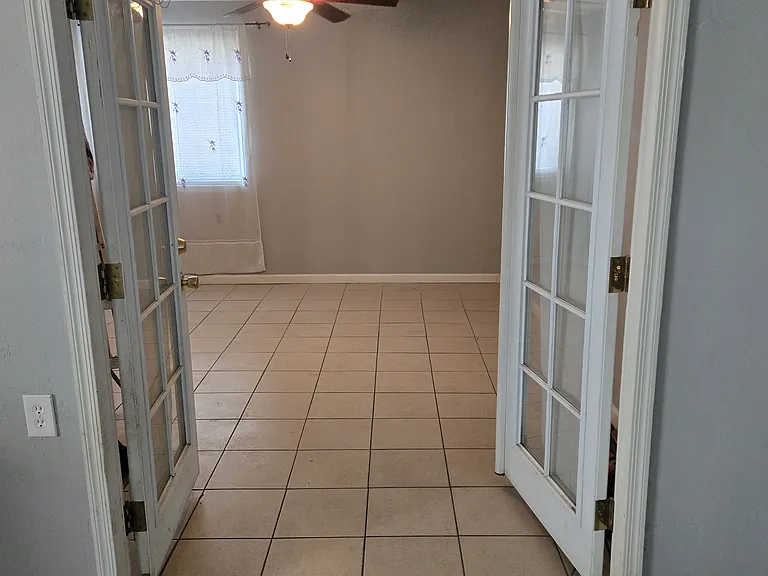 7827 W Amelia Ave — Photo 9