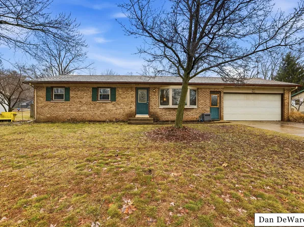 3421 Las Vegas Dr NE, Belmont, MI 49306