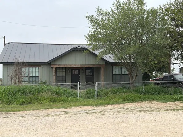 273 Jourdanton Ave, Charlotte, TX 78011