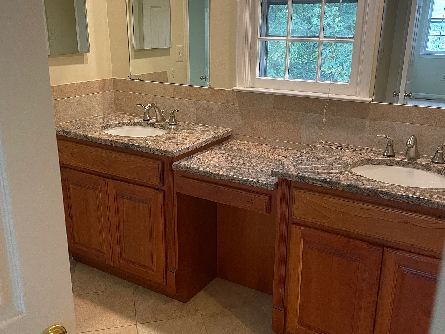 4 bed, 2.5 bath, 3000 sqft, $3,600 — Photo 4