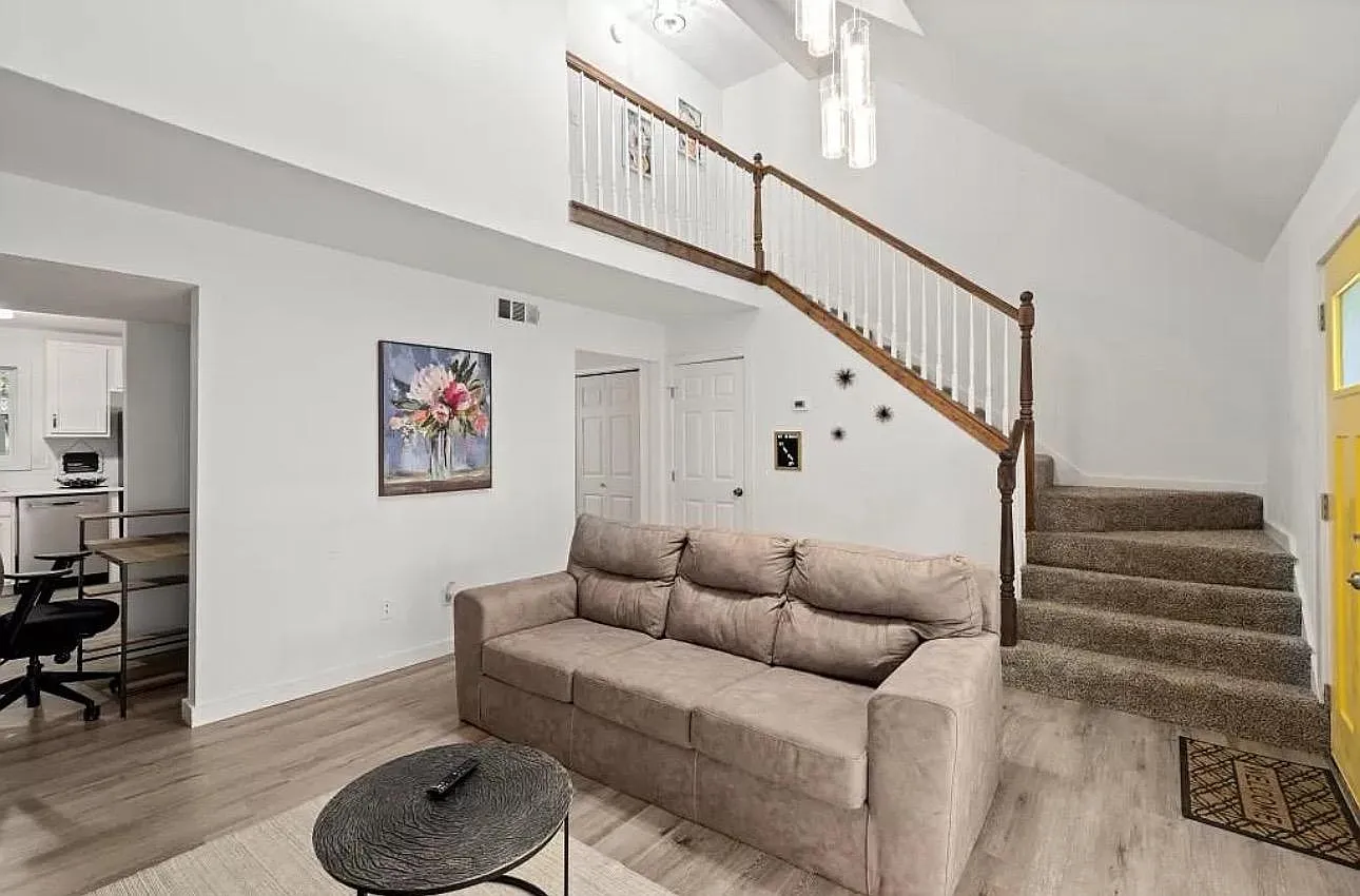 1 bed, 1.5 bath, 1839 sqft, $1,412 — Photo 4
