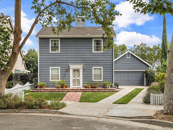 3rd image of 821 Wilamette Ct
