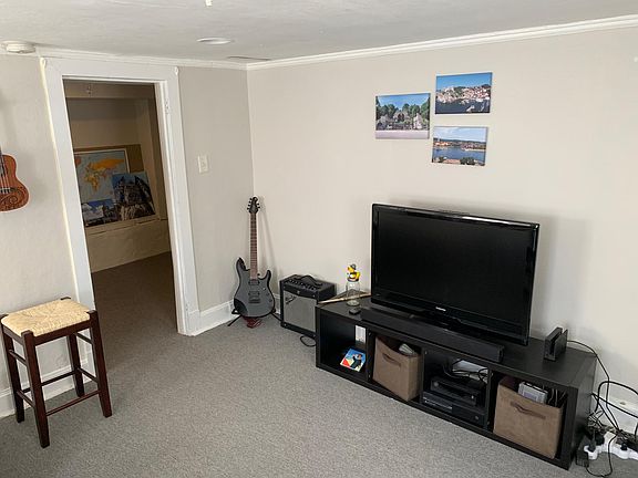 5th image of 3015 N Clifton Ave