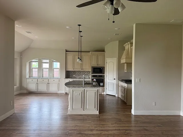 1009 Tree Shadow Ln — Photo 9