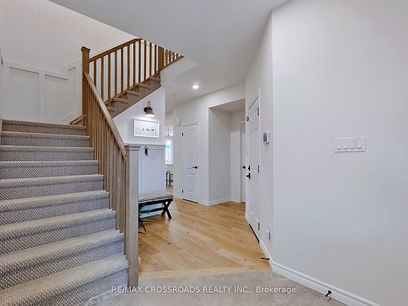 5th image of 741 Sawmill Rd