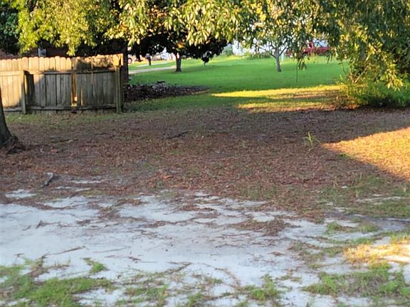 4th image of 381 Pin Oak Dr