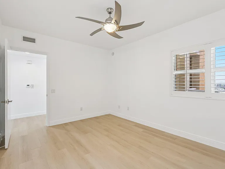 2650 Lake Shore Dr #1202 — Photo 12