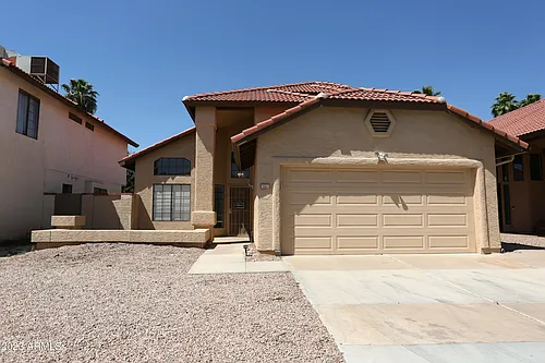 924 E Manor Dr Photo 1