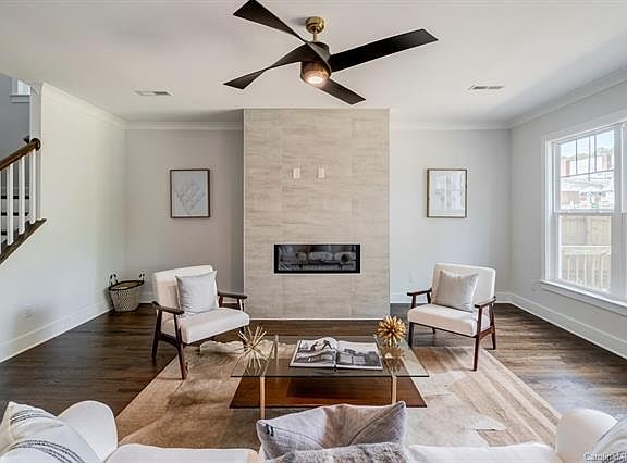 5th image of 2529 Country Club Ln