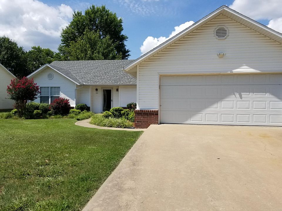 1st image of 303 Greenwood Pl