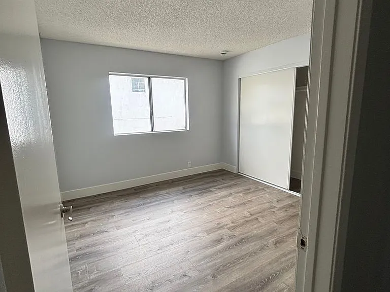 2649 Marengo St — Photo 53