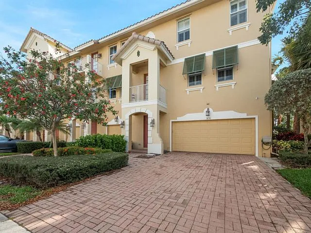 3 bed, 5.0 bath, $4,000 — Photo 1