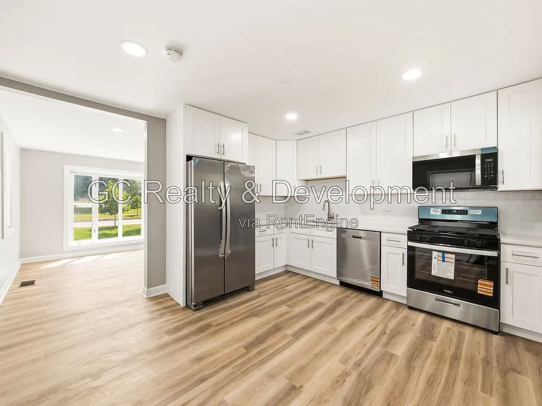 2804 School Dr — Photo 3