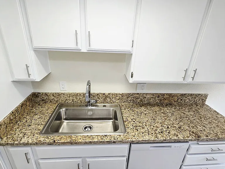 185 S Laurel Ave — Photo 10