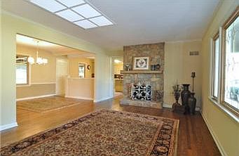 2nd image of 9816 Holly St