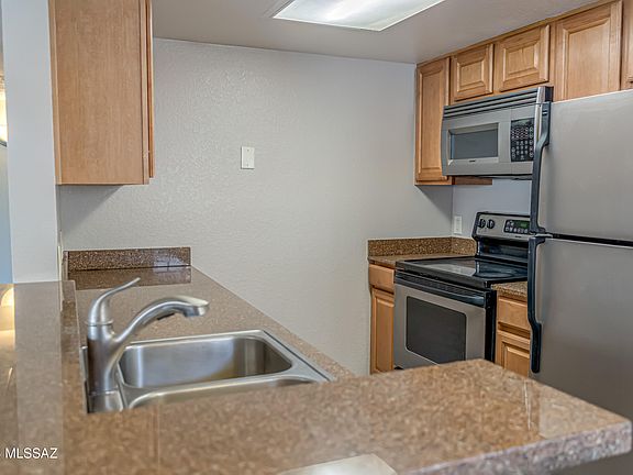 4th image of 101 S Players Club Dr APT 28203