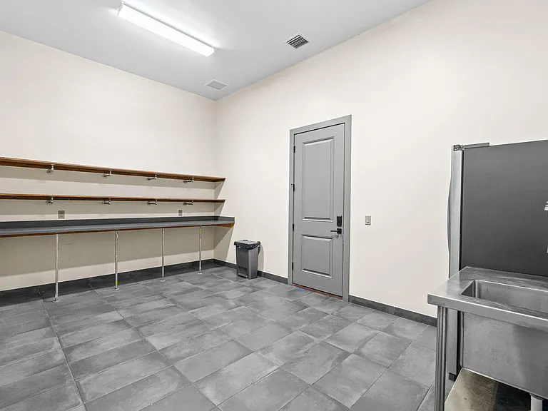 13155 Southfields Rd — Photo 41