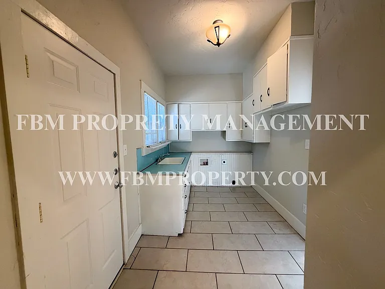 604 W Knox St — Photo 13