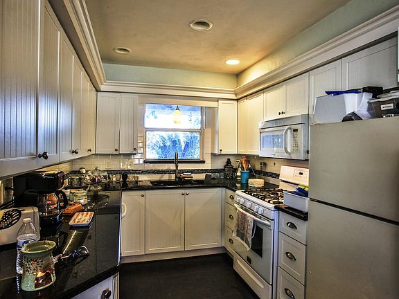 5th image of 112 Richards Ln