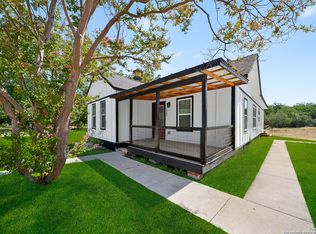 1203 Avenue J, Hondo, TX 78861