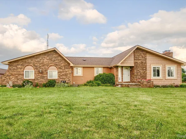 7611 Maple Valley Rd, Brown City, MI 48416