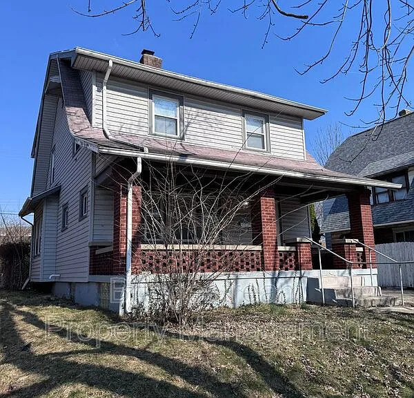 101 E Bruce Ave — Photo 2