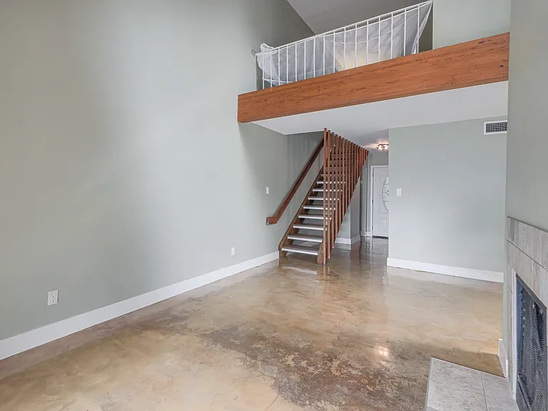 1601A Summer Creek Ct — Photo 3