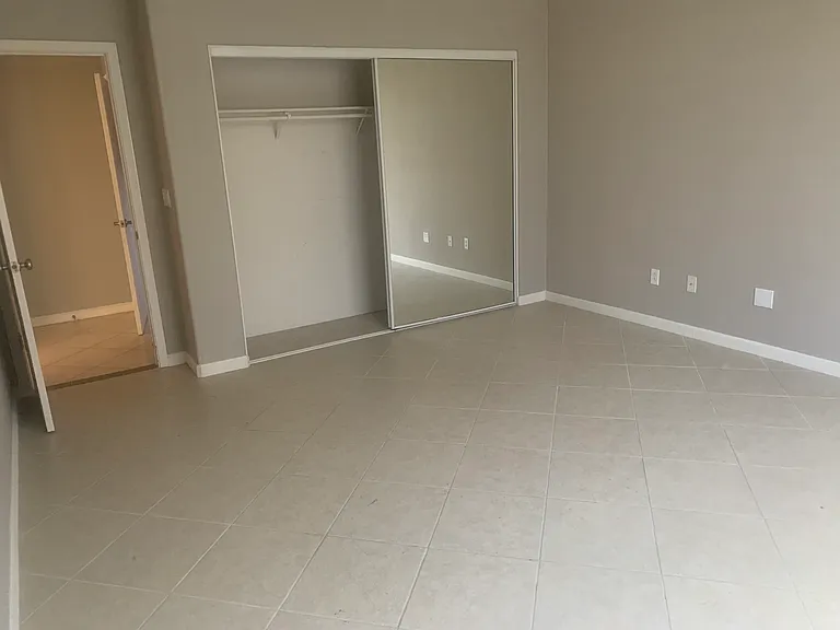 1875 Ventura Dr #1 — Photo 1