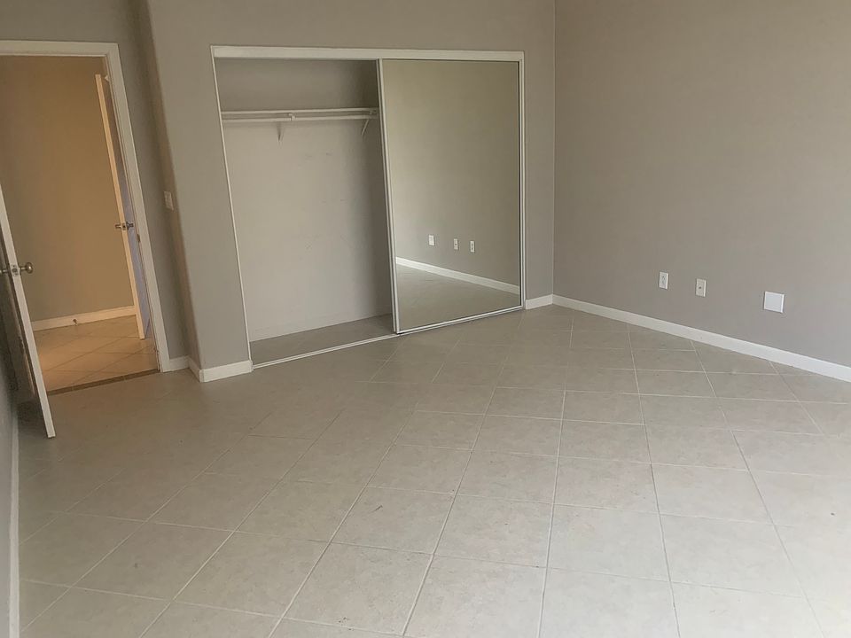 1st image of 1875 Ventura Dr #1