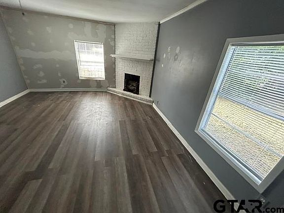 5th image of 205 Mills St