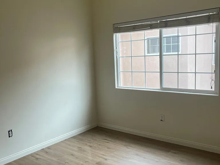 3953 Riviera Dr — Photo 13