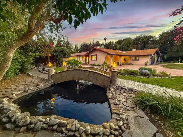 23254 Hatteras St, Woodland Hills, CA 91367