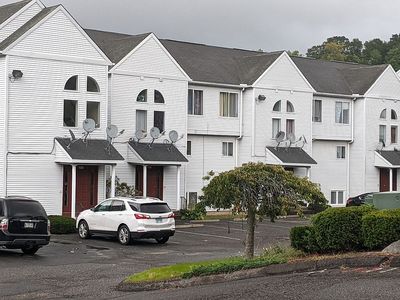 140 Hamden Ave APT H, Waterbury, CT, 06704