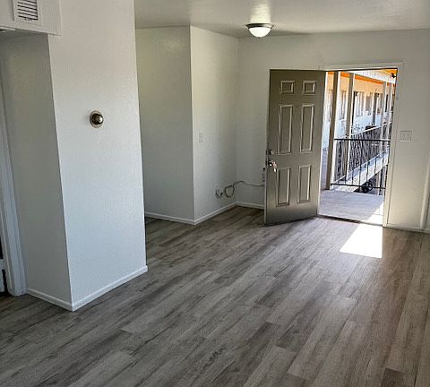 5th image of 3828 Hazelwood St APT 33