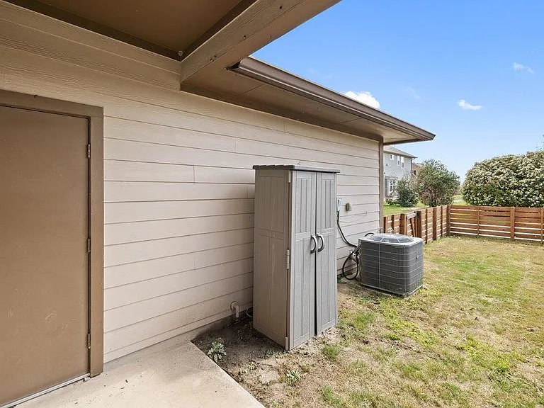 719 Coconut Grv — Photo 29