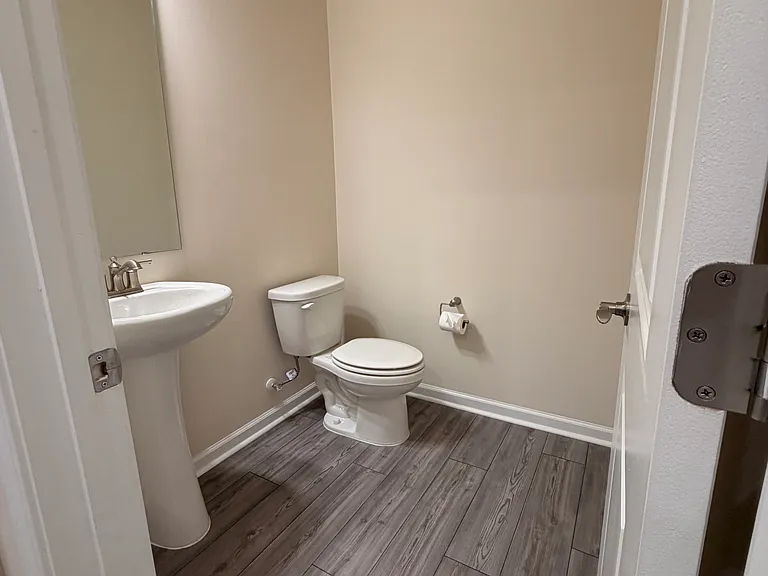 Guest Bathroom - Floor 1