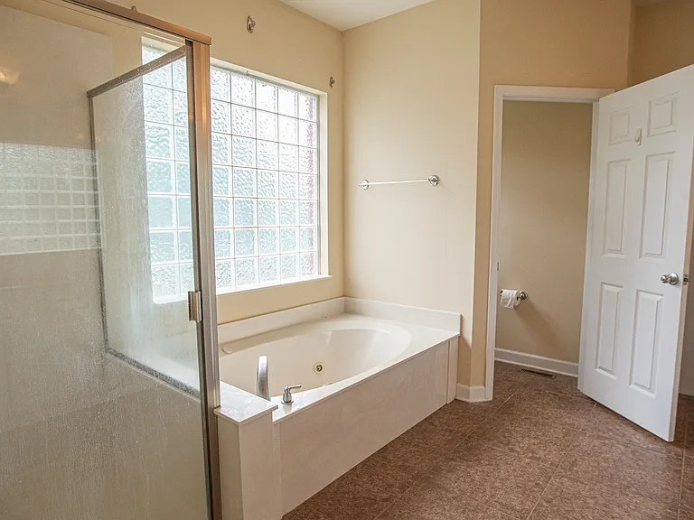 Jacuzzi tub