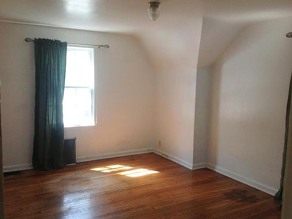 4th image of 3218 S Michigan St