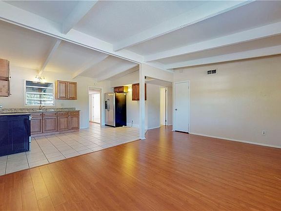 3rd image of 5220 S Himes Ave