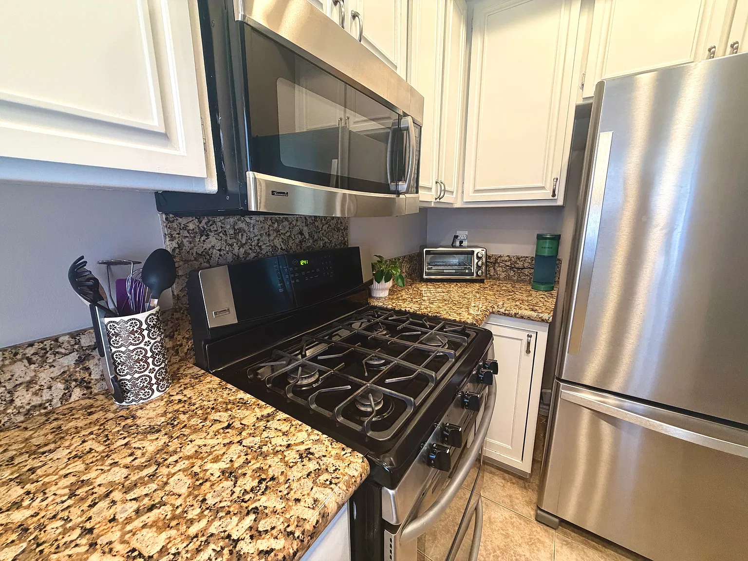 2 bed, 2.5 bath, 1070 sqft, $3,400 — Photo 4